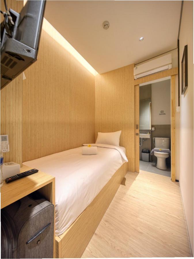 Cool Living Hotell Jakarta Exteriör bild