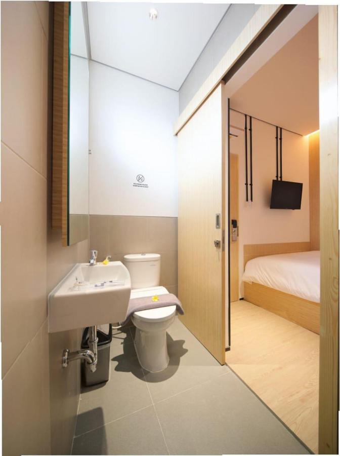 Cool Living Hotell Jakarta Exteriör bild